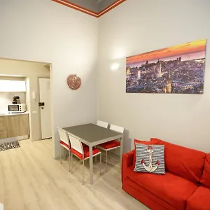 https://la-casa-di-enry.hotelitalianriviera.com