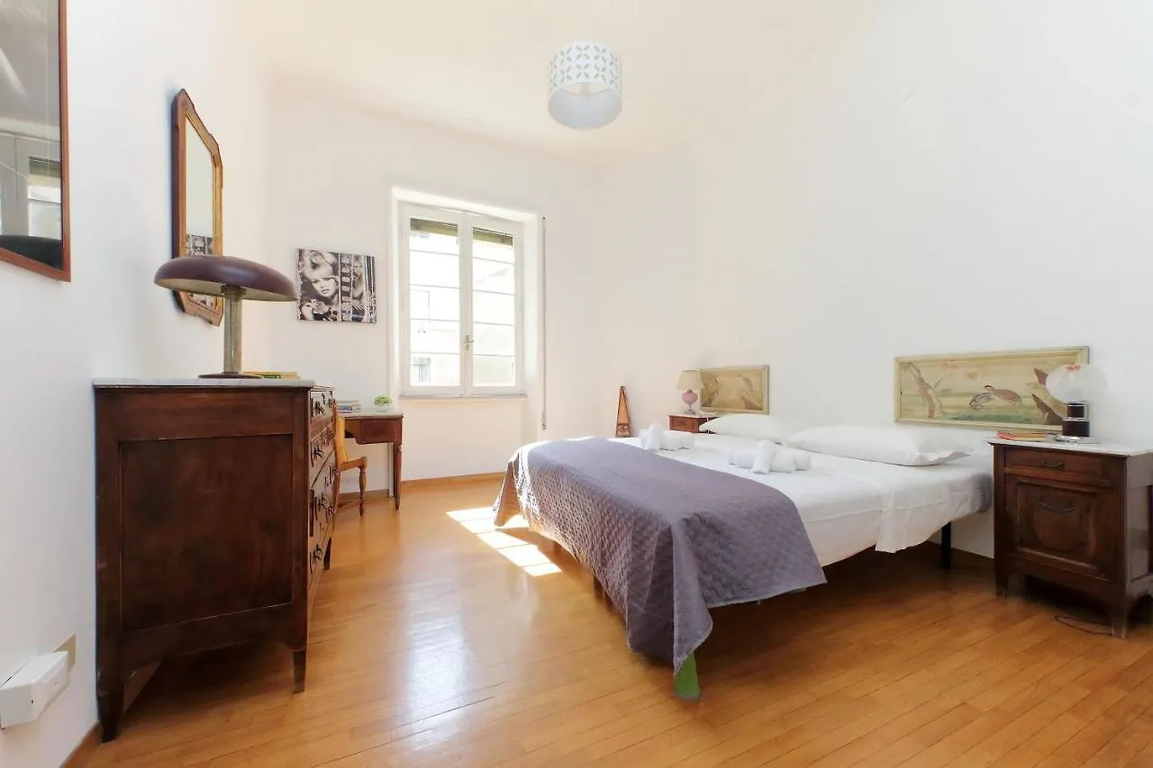 4BNB - Chinotto Spacious Apartment Roma