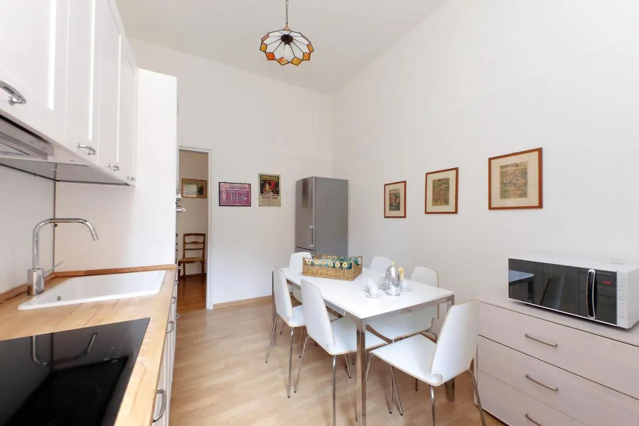 4BNB - Chinotto Spacious Apartment Roma 0*,